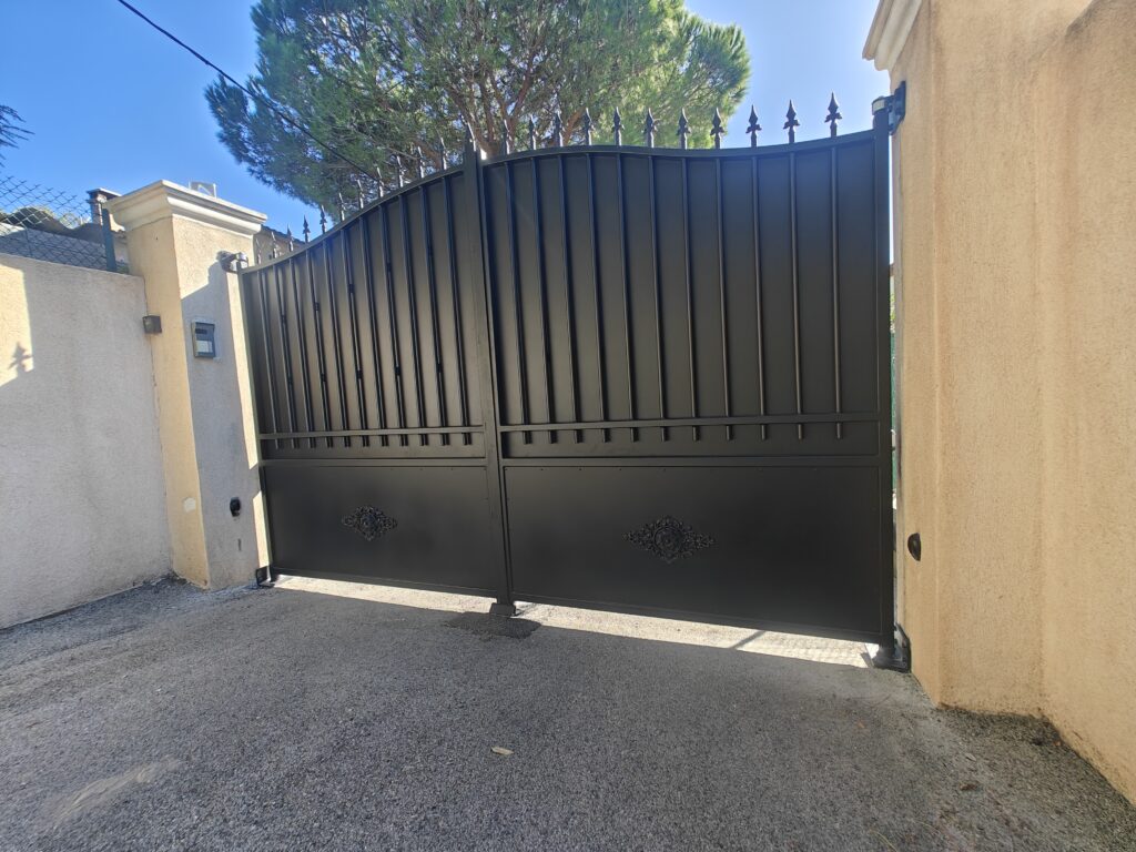 Réalisation d'un Portail en Acier sur Mesure à Six-Fours-les-Plages
