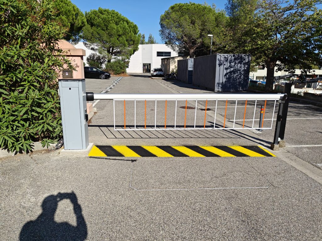Installation d'une Barrière Haut de Gamme Roger Technology à La Ciotat